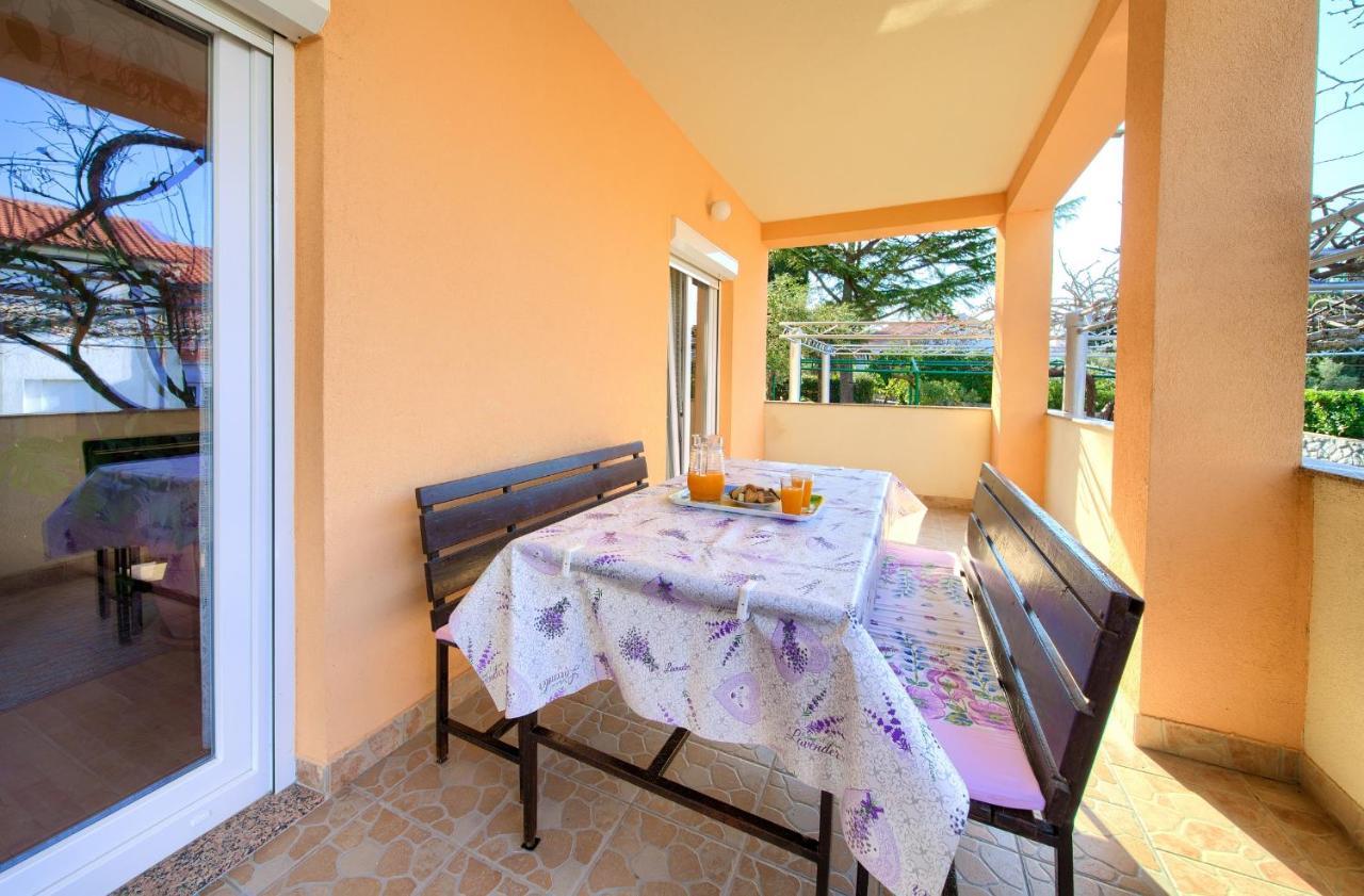 Apartments Petra Krk Town Extérieur photo