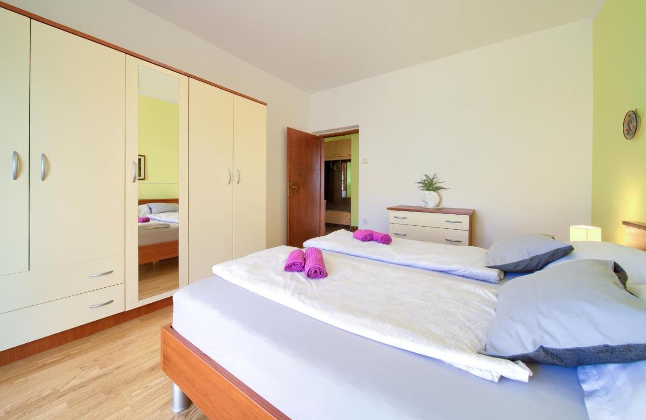 Apartments Petra Krk Town Extérieur photo