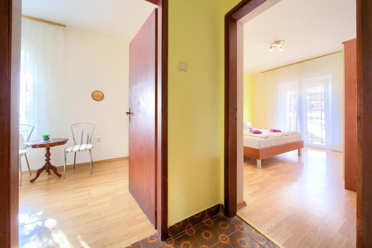 Apartments Petra Krk Town Extérieur photo