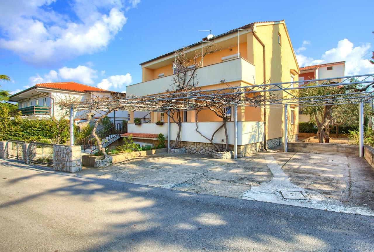 Apartments Petra Krk Town Extérieur photo