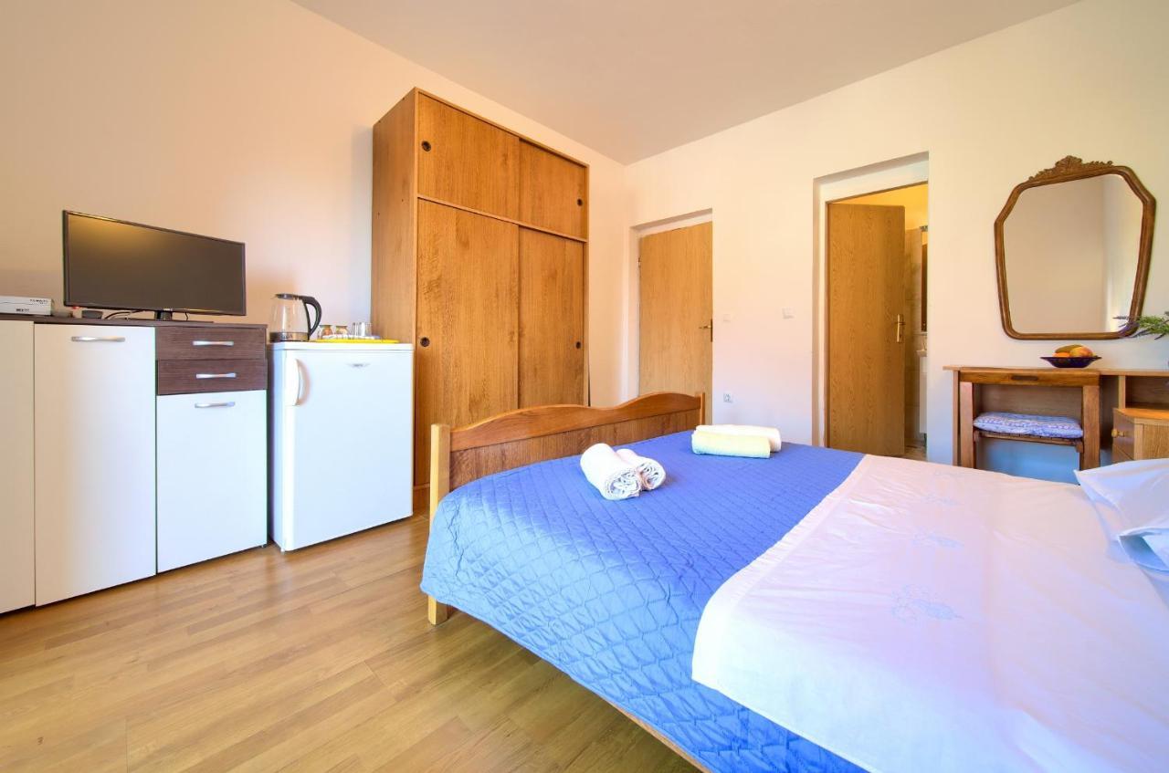 Apartments Petra Krk Town Extérieur photo