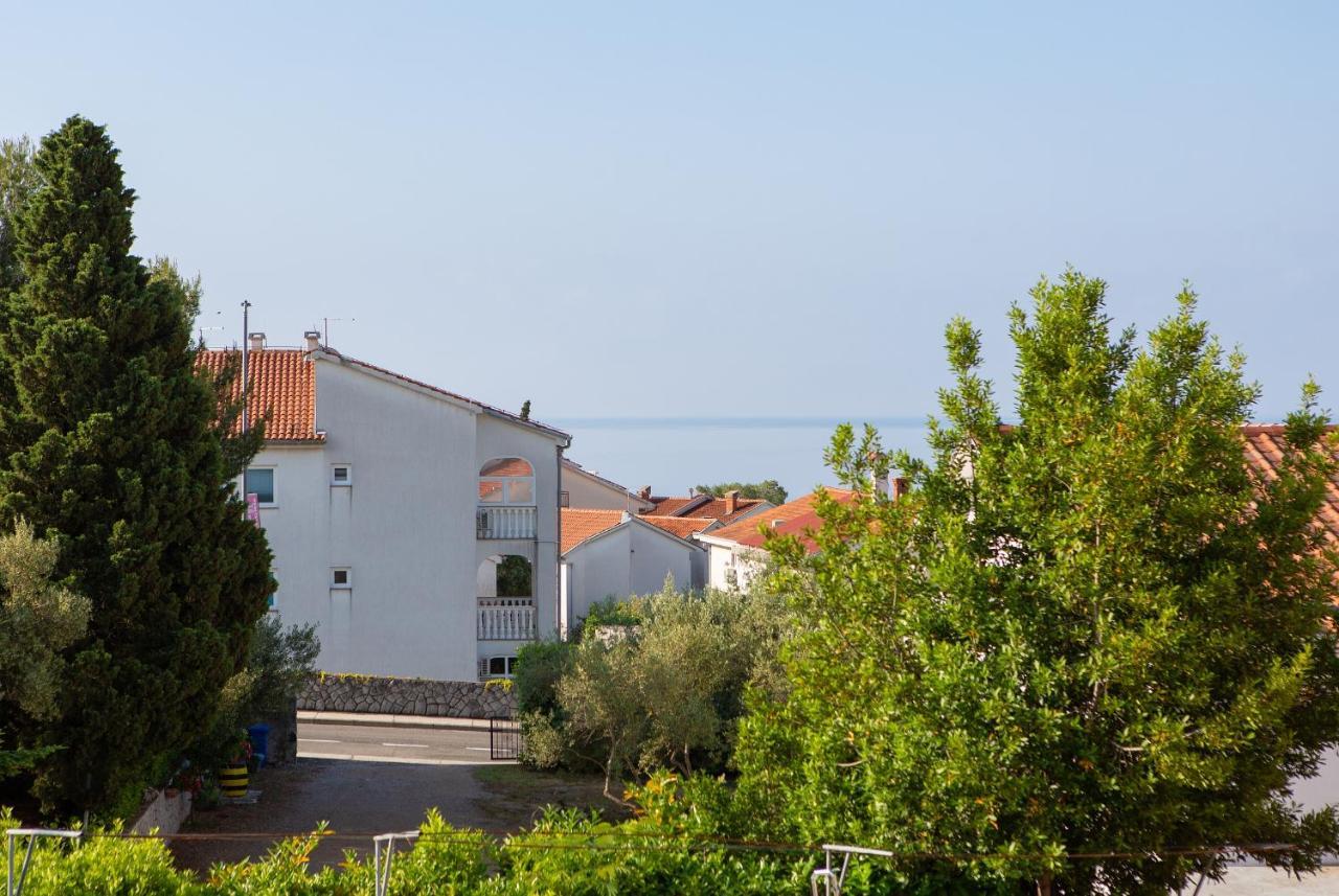 Apartments Petra Krk Town Extérieur photo